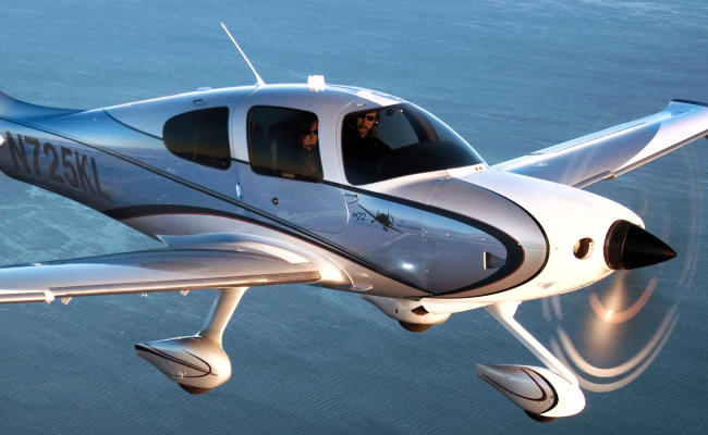 single engine aircraft landing for an airplane appraiser